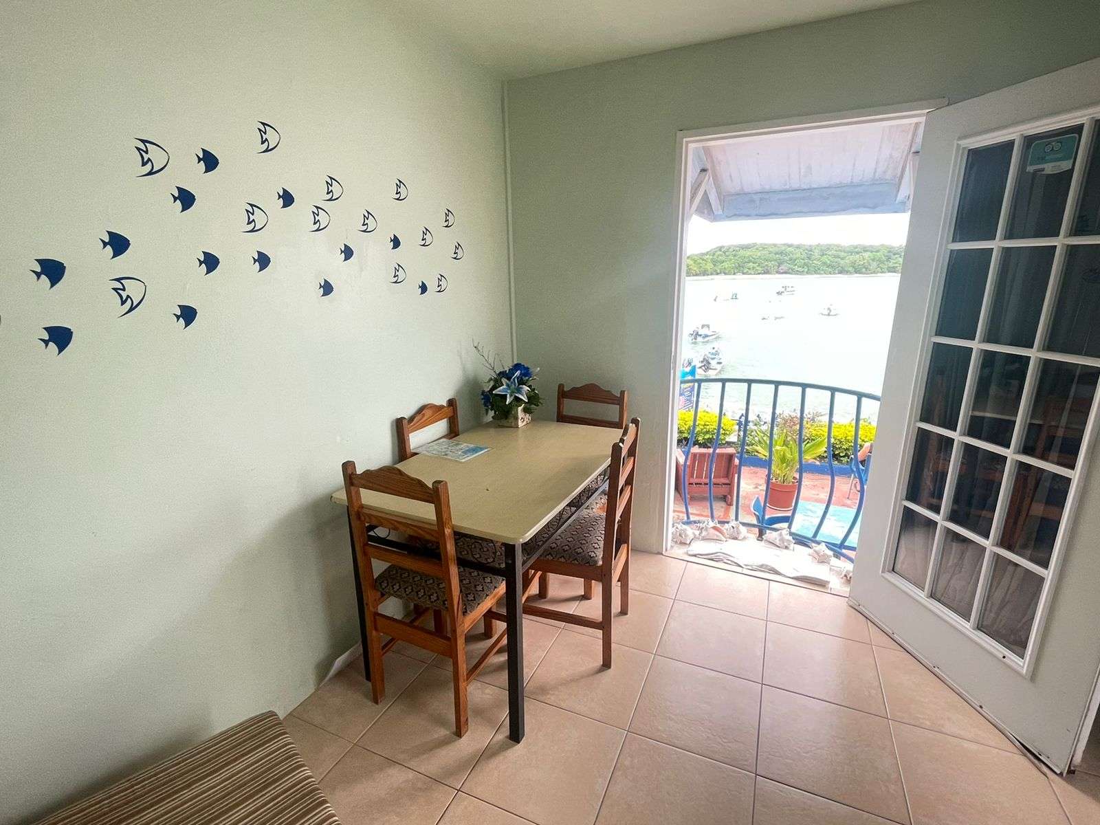 The Seaview Apartment Dining